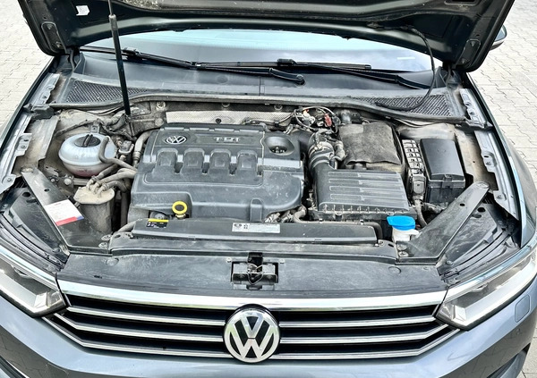Volkswagen Passat cena 59999 przebieg: 200000, rok produkcji 2016 z Gdynia małe 596